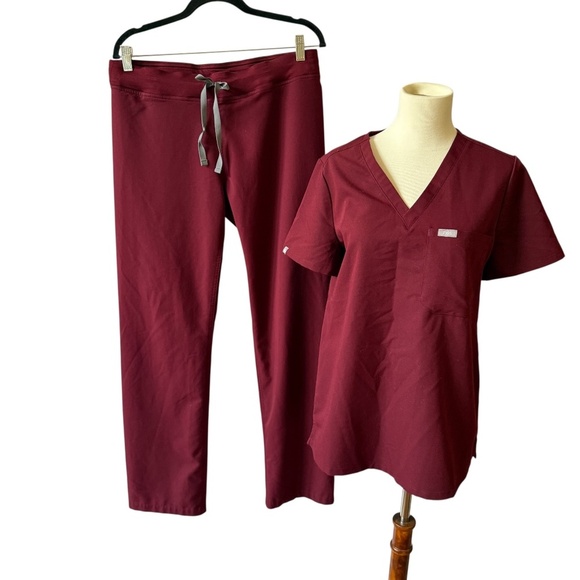 FIGS TECHNICAL COLLECTION SCRUBS SS V NECK TOP PULL ON DRAWSTRING WAIST PANTS S - Picture 2 of 11